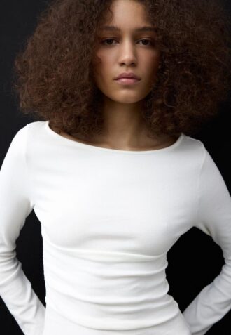 Tričko s dlouhým rukávem a řasením Tričko s dlouhým rukávem a řasením