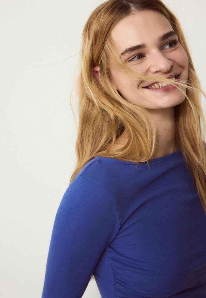 Tričko s dlouhým rukávem a řasením Tričko s dlouhým rukávem a řasením