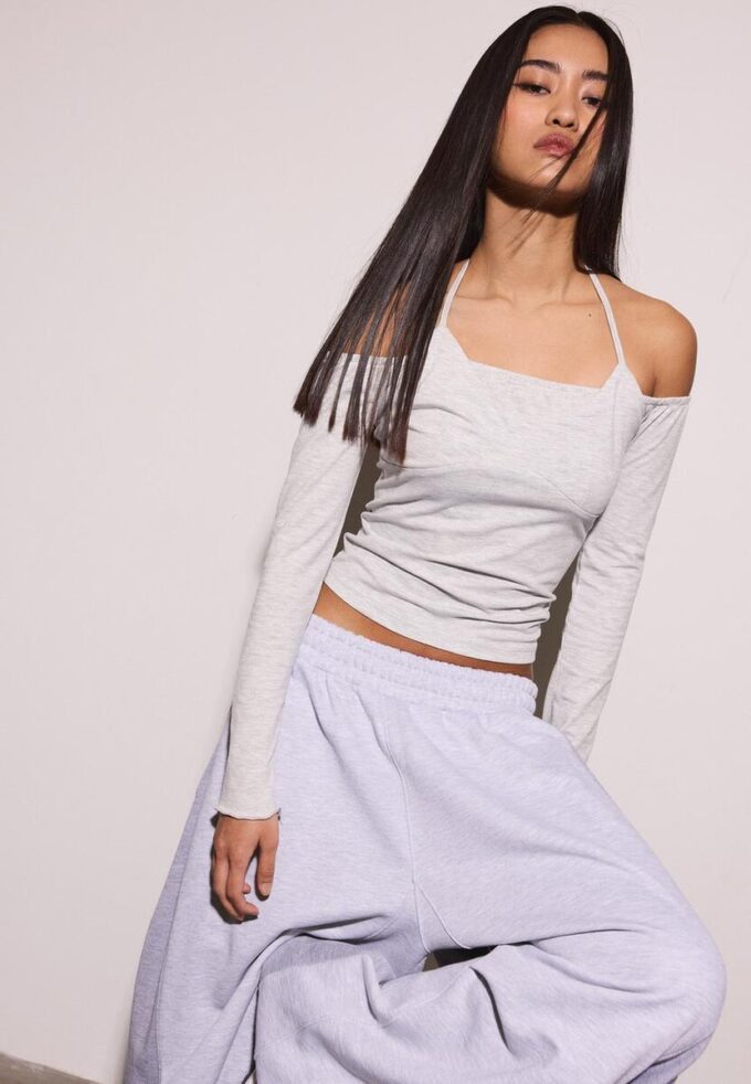 Tričko s dlouhým rukávem a výstřihem za krkem