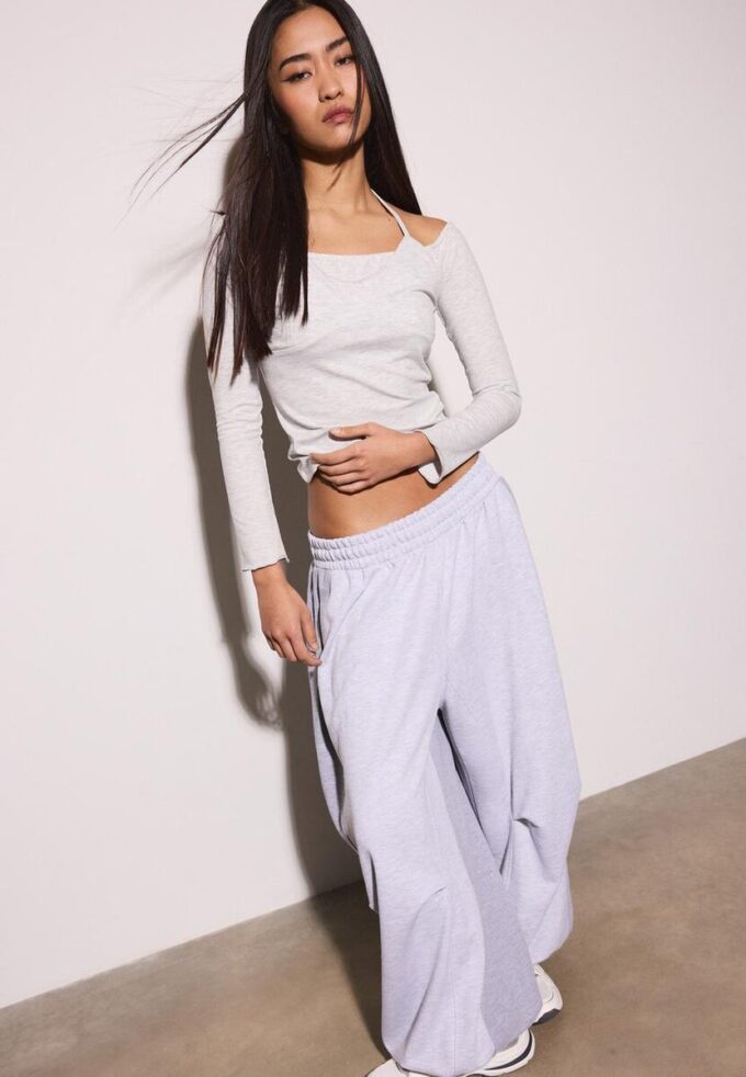 Tričko s dlouhým rukávem a výstřihem za krkem