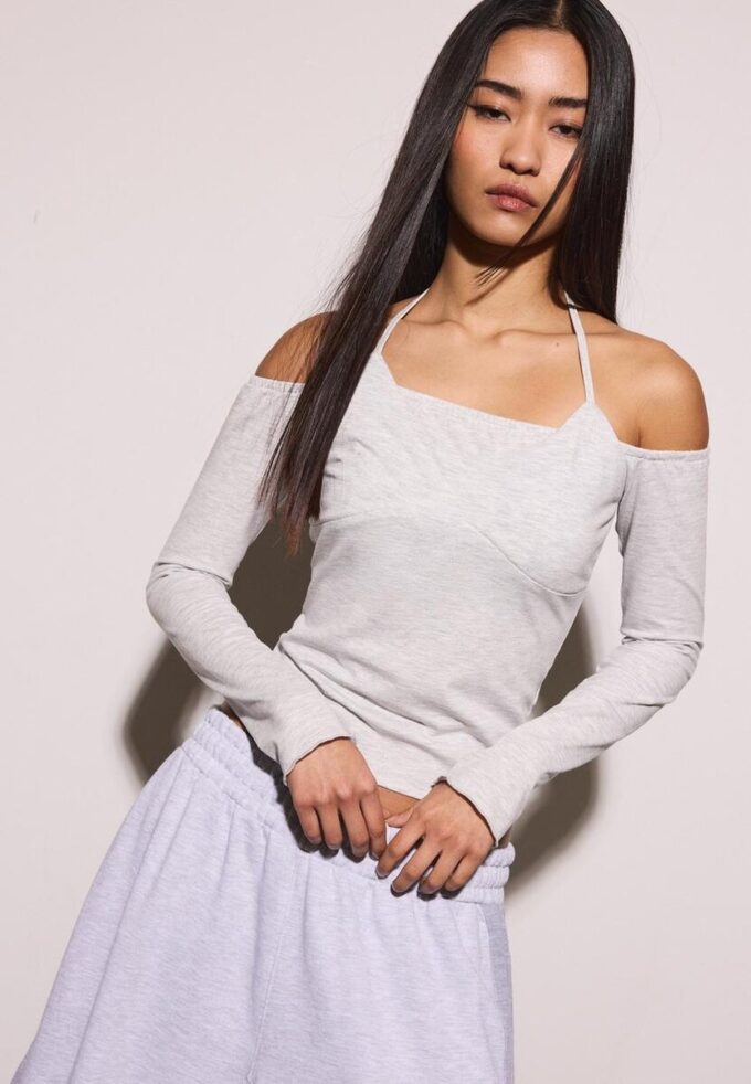 Tričko s dlouhým rukávem a výstřihem za krkem