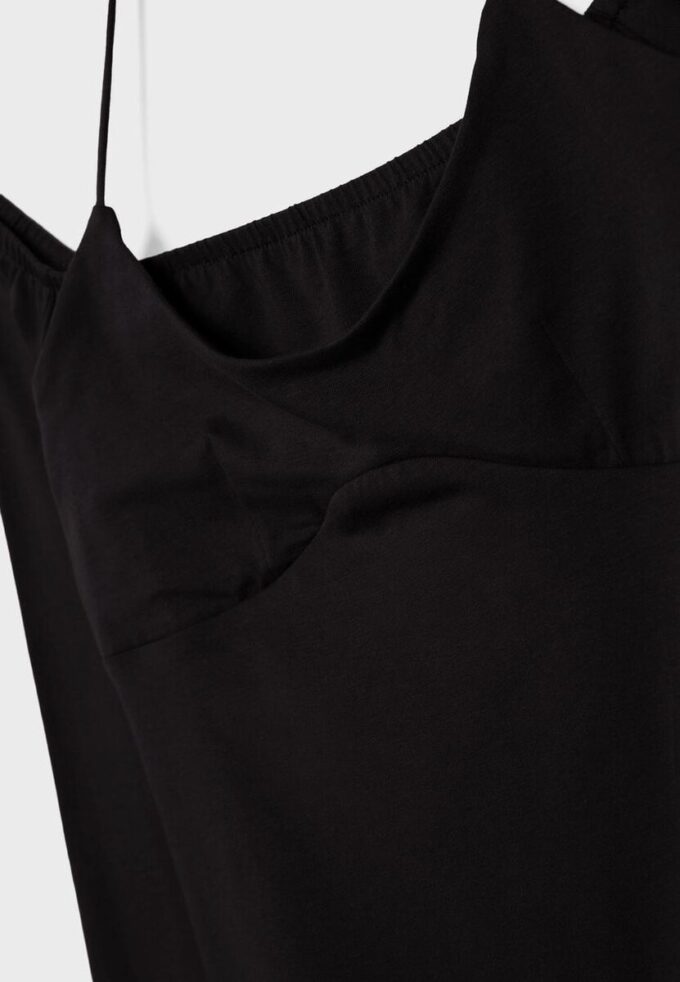 Tričko s dlouhým rukávem a výstřihem za krkem