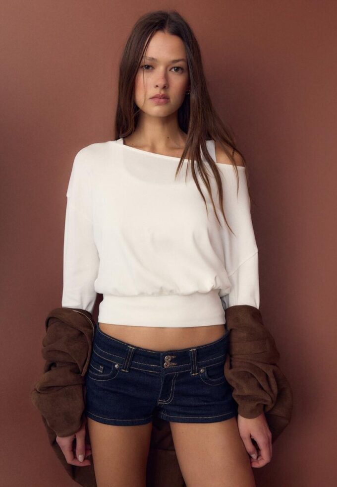 Tričko s dlouhým rukávem, výstřihem do V a lemem ve stylu kummerbundu