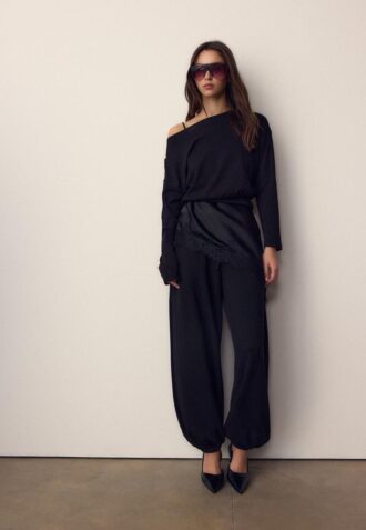 Tričko s dlouhým rukávem, výstřihem do V a lemem ve stylu kummerbundu