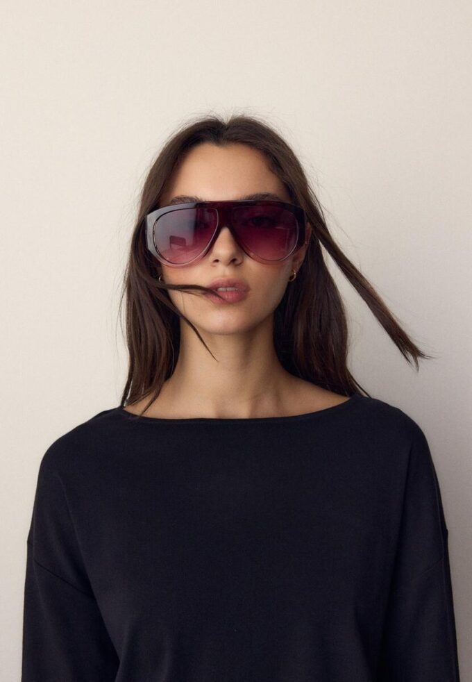 Tričko s dlouhým rukávem, výstřihem do V a lemem ve stylu kummerbundu