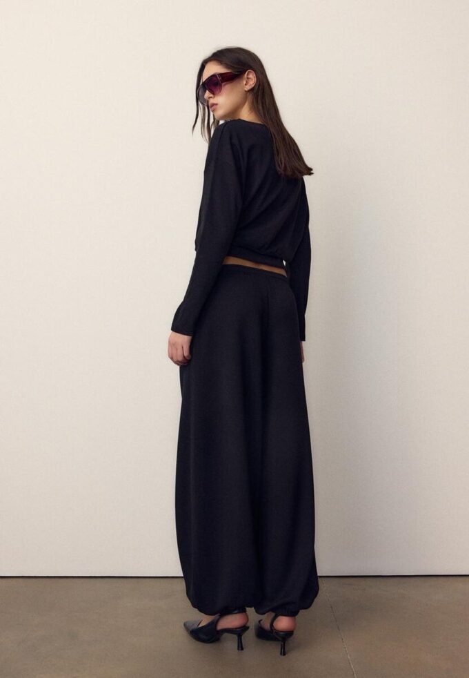 Tričko s dlouhým rukávem, výstřihem do V a lemem ve stylu kummerbundu