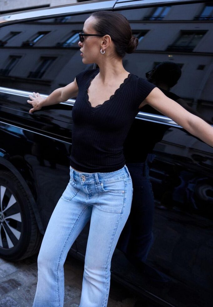 Tričko s kraťasy a výstřihem do V