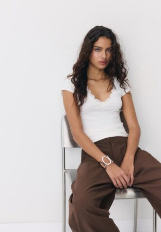 Tričko s kraťasy a výstřihem do V