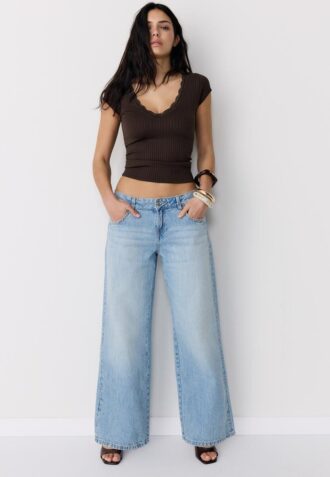 Tričko s kraťasy a výstřihem do V