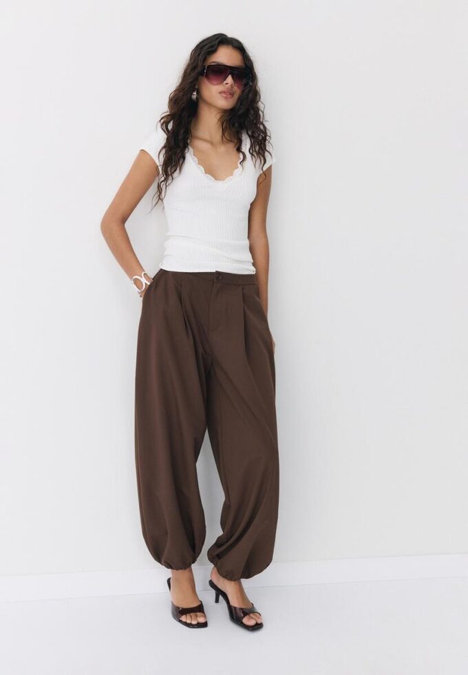 Tričko s kraťasy a výstřihem do V