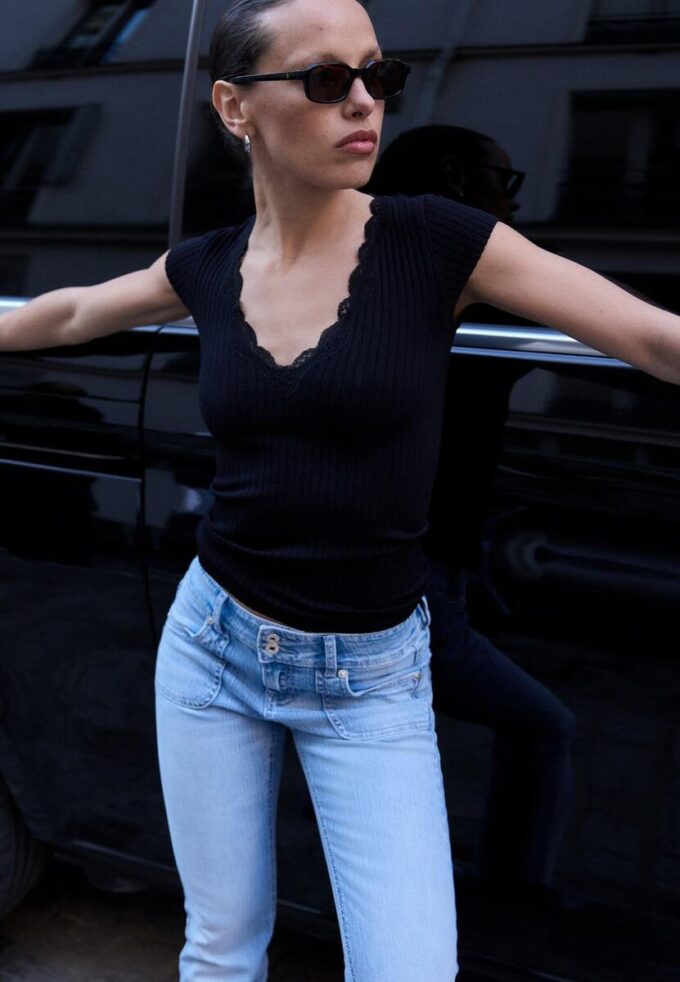 Tričko s kraťasy a výstřihem do V