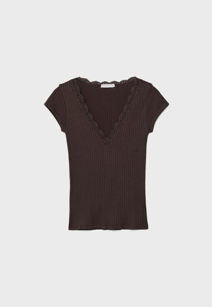 Tričko s kraťasy a výstřihem do V