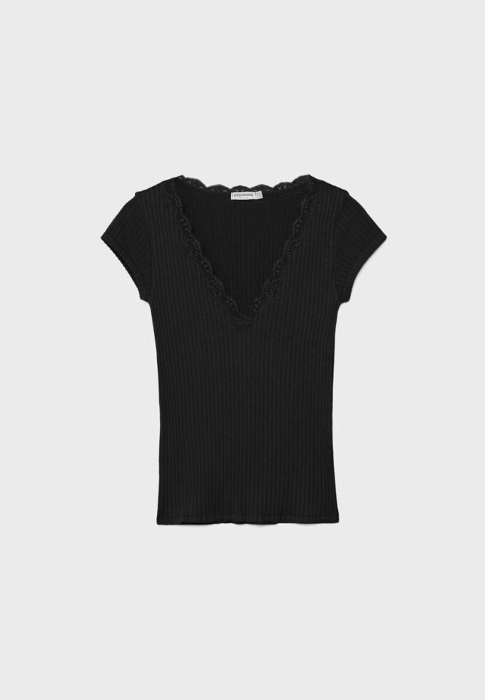 Tričko s kraťasy a výstřihem do V