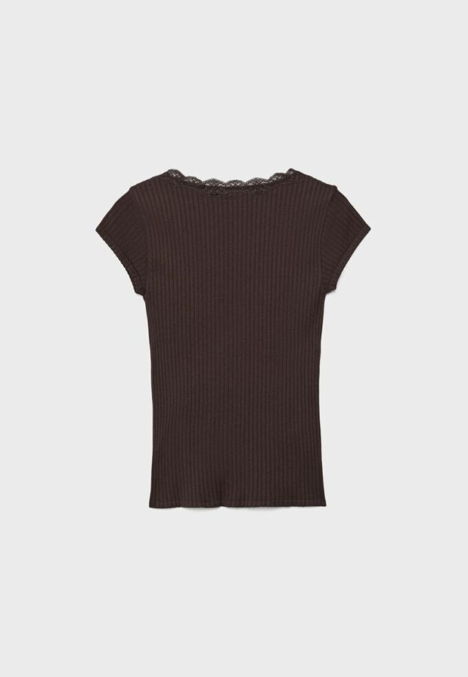 Tričko s kraťasy a výstřihem do V