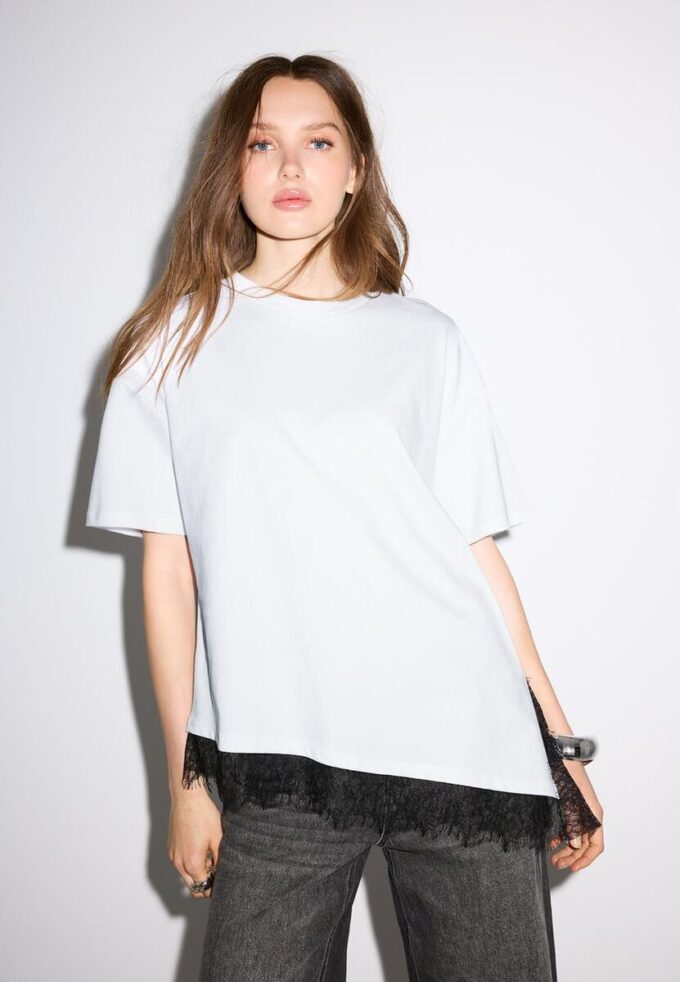 Tričko s krátkým rukávem a krajkovým lemem