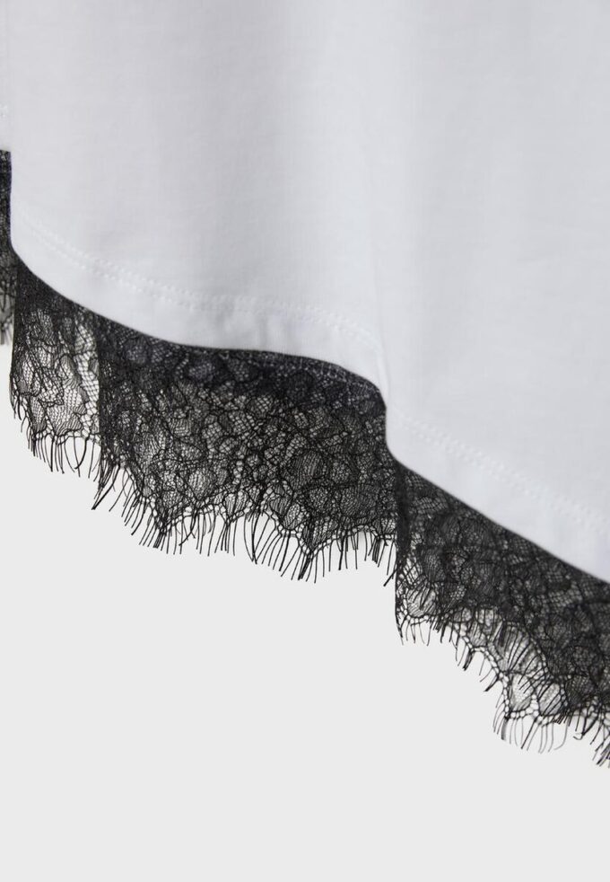 Tričko s krátkým rukávem a krajkovým lemem