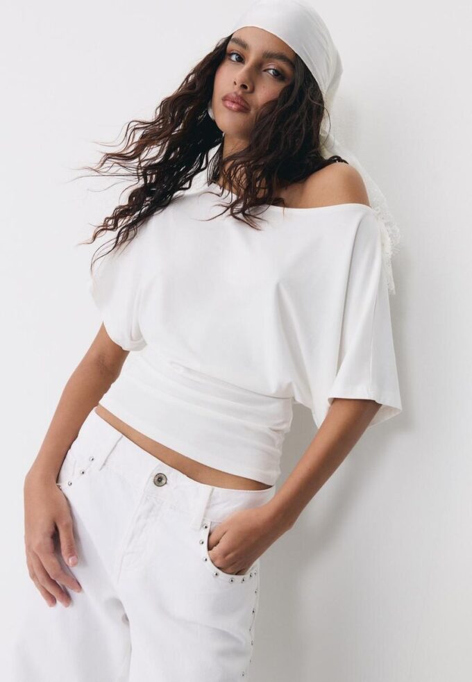 Tričko s krátkým rukávem a lodním výstřihem