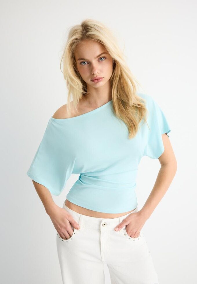 Tričko s krátkým rukávem a lodním výstřihem Tričko s krátkým rukávem a lodním výstřihem