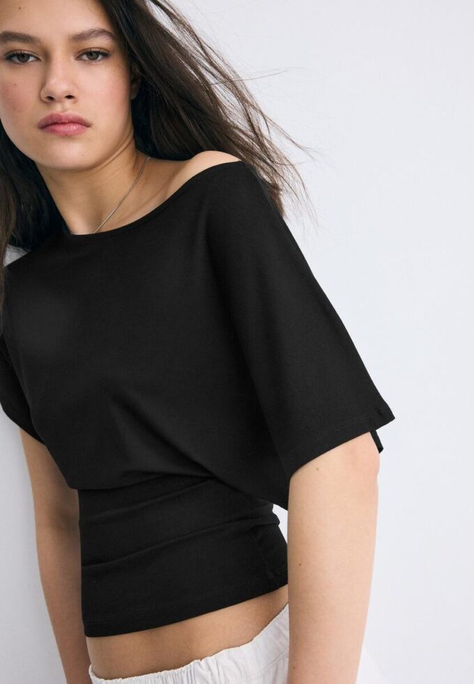 Tričko s krátkým rukávem a lodním výstřihem