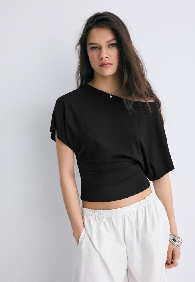 Tričko s krátkým rukávem a lodním výstřihem