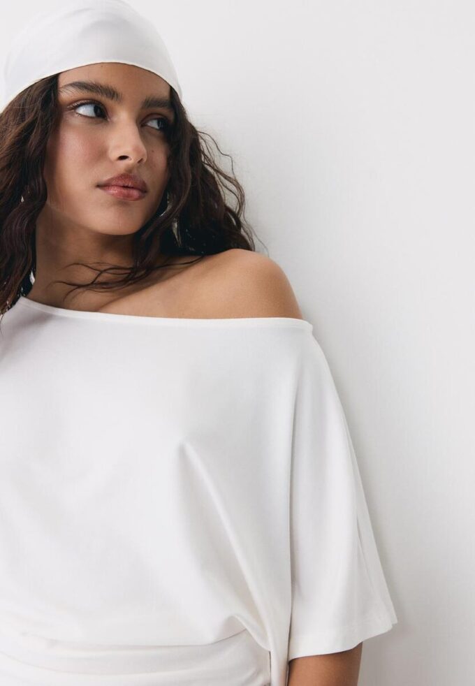 Tričko s krátkým rukávem a lodním výstřihem