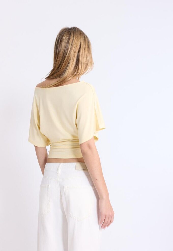 Tričko s krátkým rukávem a lodním výstřihem