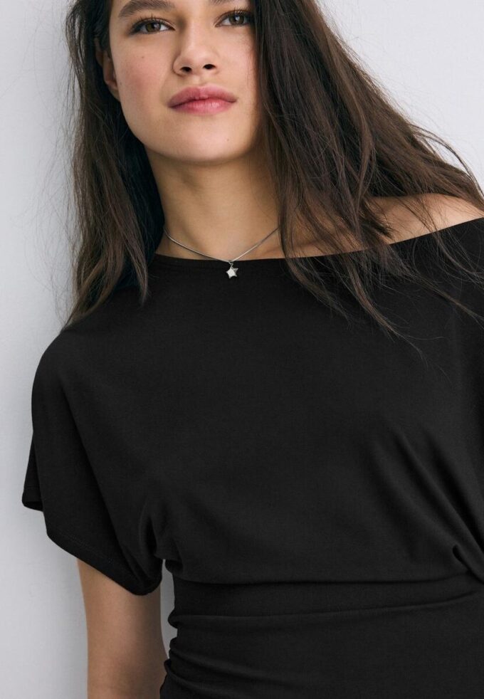 Tričko s krátkým rukávem a lodním výstřihem