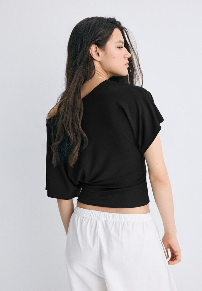 Tričko s krátkým rukávem a lodním výstřihem