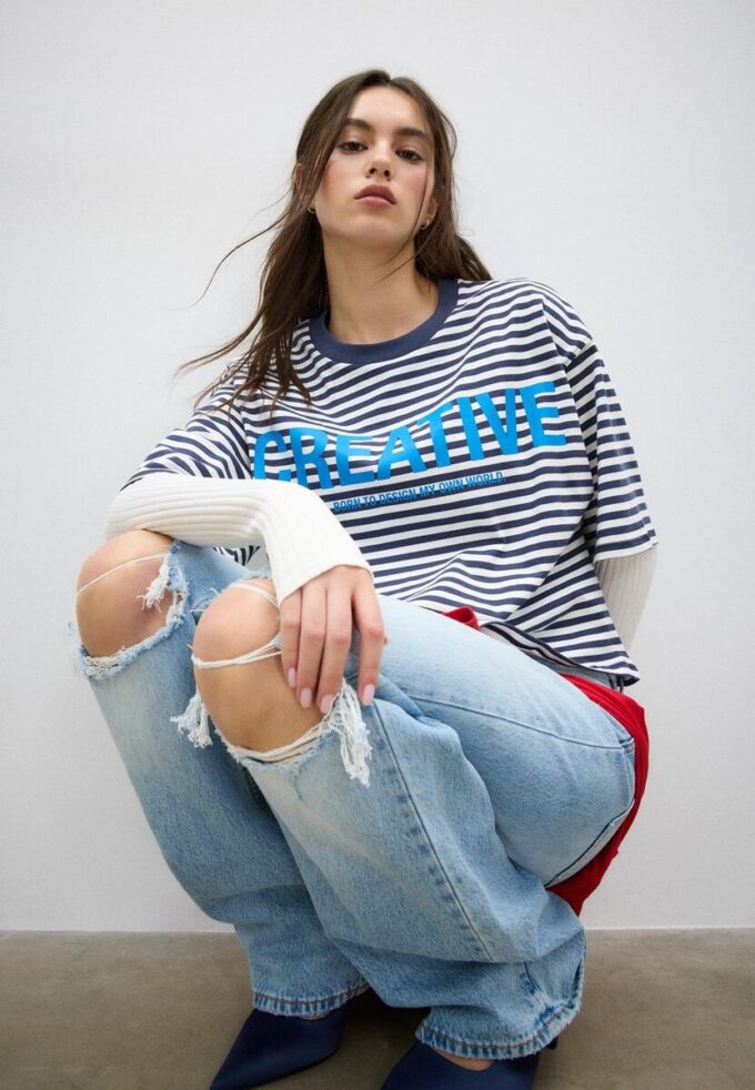 Tričko s krátkým rukávem a potisky pruhů ve tvaru kraťasů