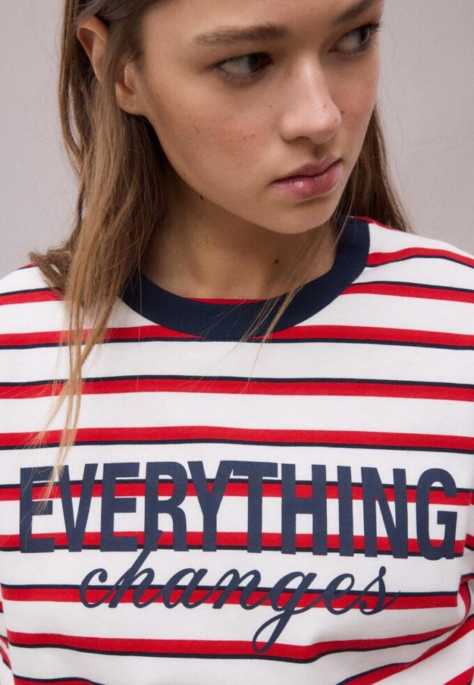 Tričko s krátkým rukávem a potisky pruhů ve tvaru kraťasů