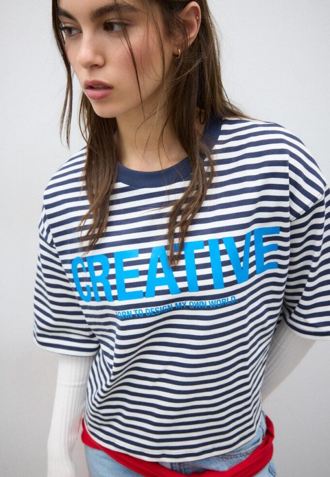 Tričko s krátkým rukávem a potisky pruhů ve tvaru kraťasů