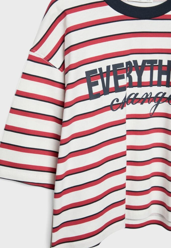 Tričko s krátkým rukávem a potisky pruhů ve tvaru kraťasů