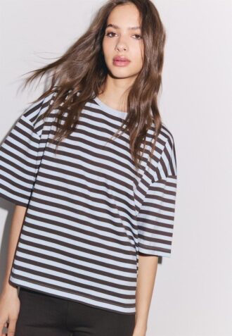 Tričko s krátkým rukávem a volným střihem