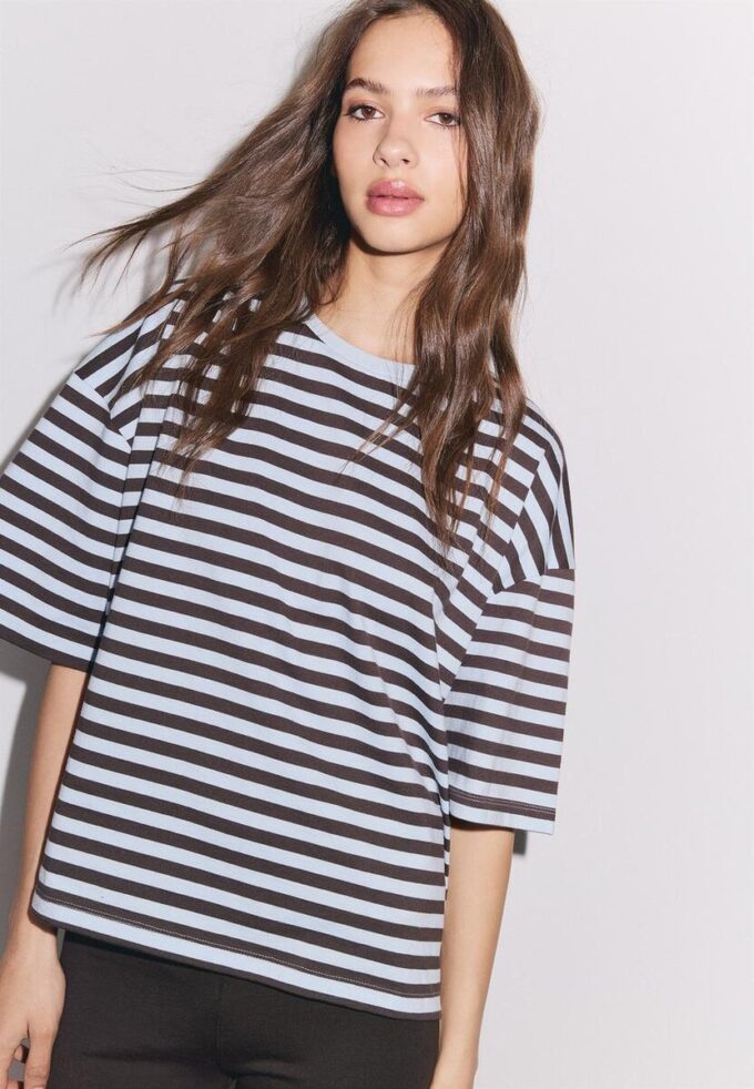 Tričko s krátkým rukávem a volným střihem