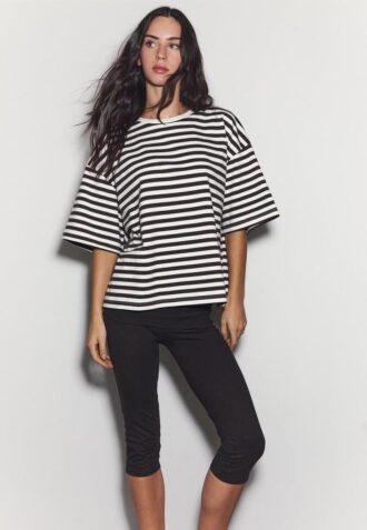 Tričko s krátkým rukávem a volným střihem