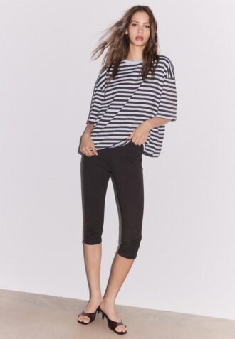 Tričko s krátkým rukávem a volným střihem