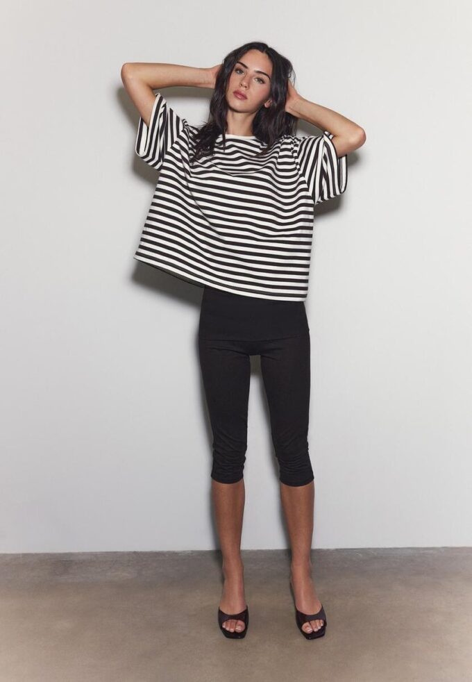 Tričko s krátkým rukávem a volným střihem