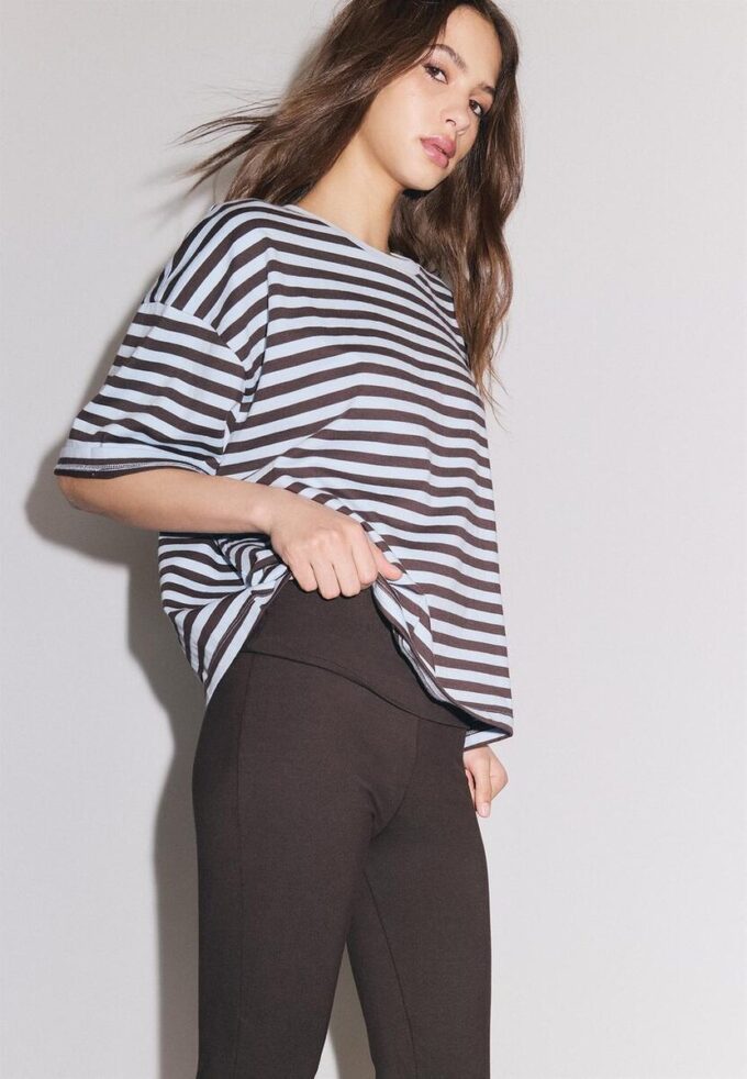 Tričko s krátkým rukávem a volným střihem