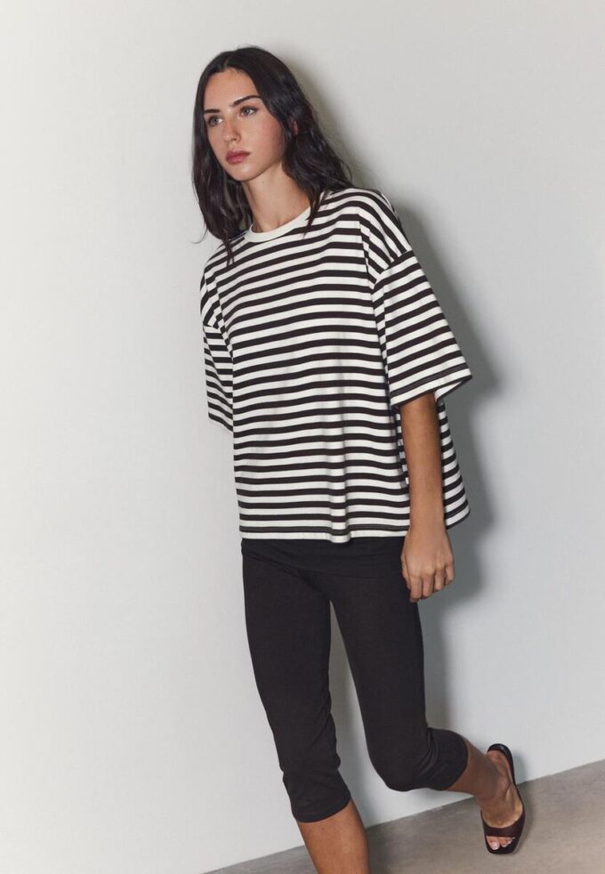 Tričko s krátkým rukávem a volným střihem