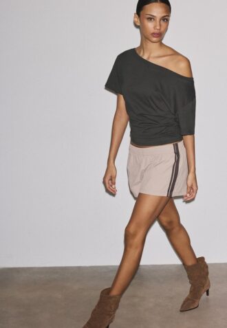 Tričko s krátkým rukávem a výstřihem do V se záhyby