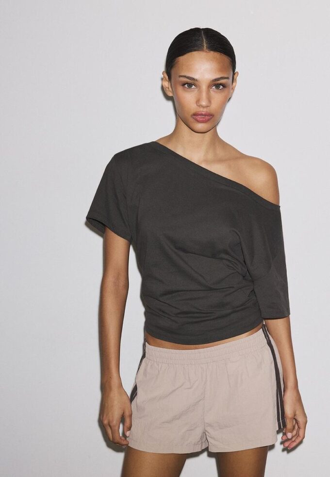 Tričko s krátkým rukávem a výstřihem do V se záhyby