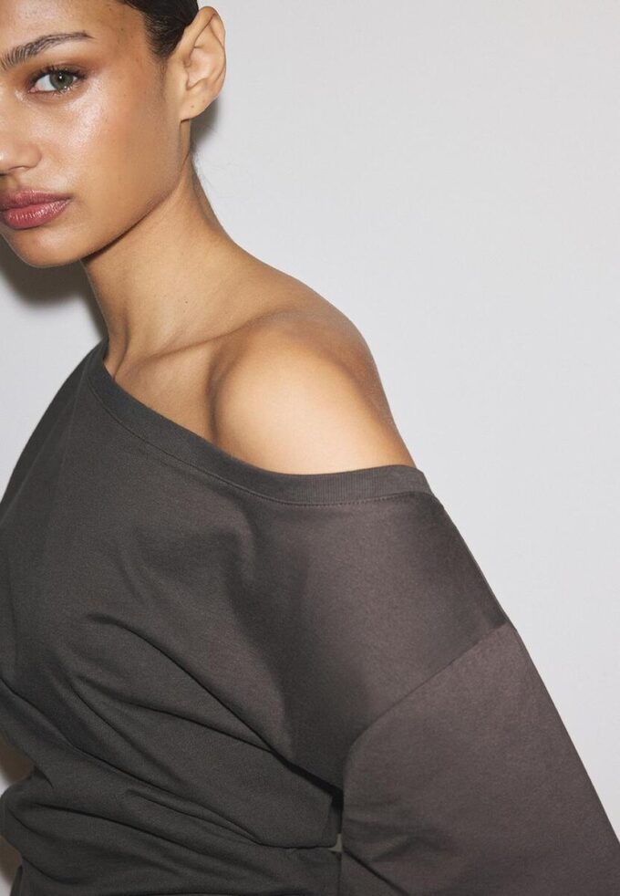 Tričko s krátkým rukávem a výstřihem do V se záhyby