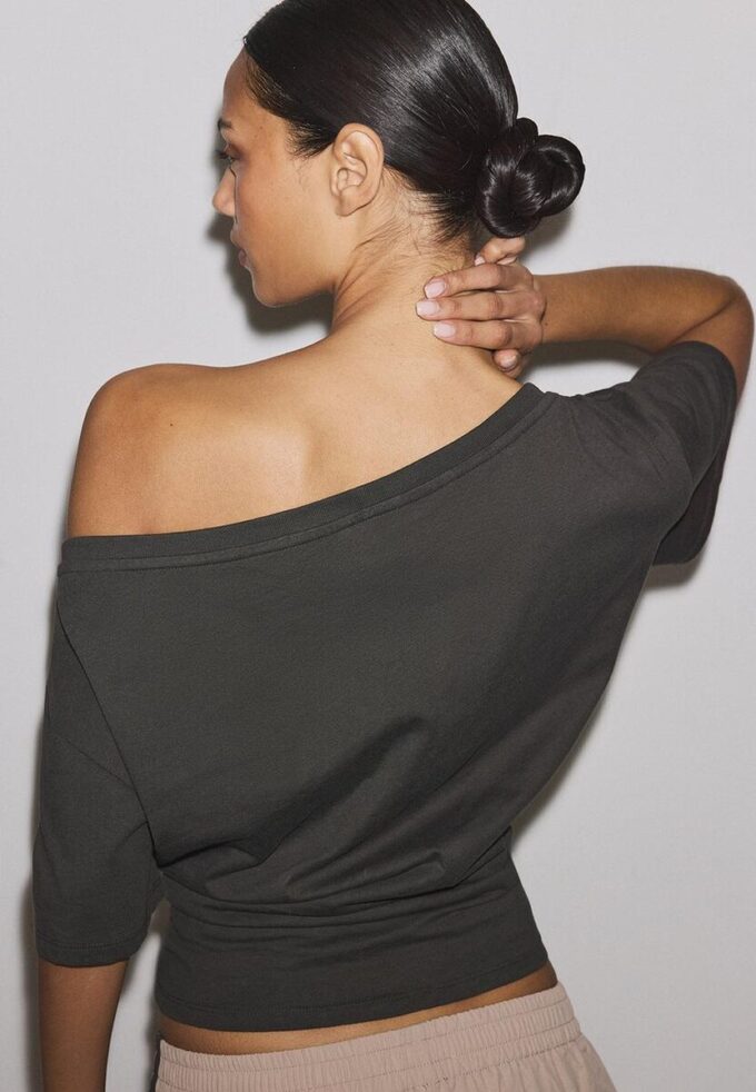 Tričko s krátkým rukávem a výstřihem do V se záhyby