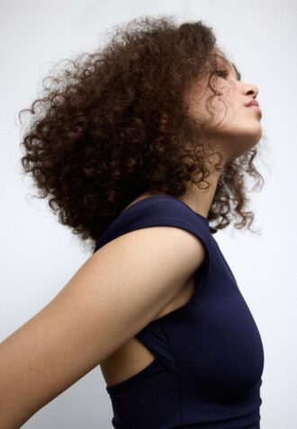 Tričko s otevřenými zády