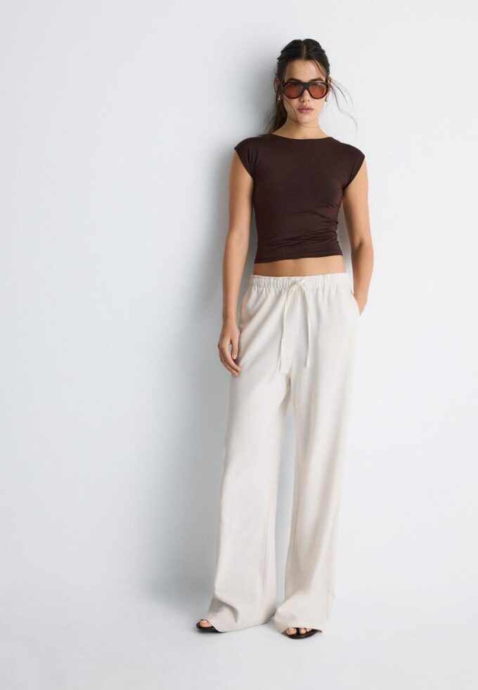 Tričko s otevřenými zády