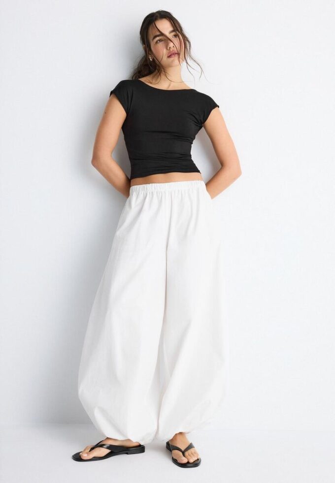 Tričko s otevřenými zády