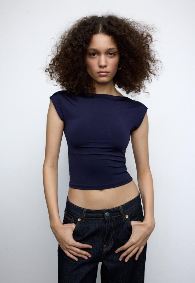 Tričko s otevřenými zády