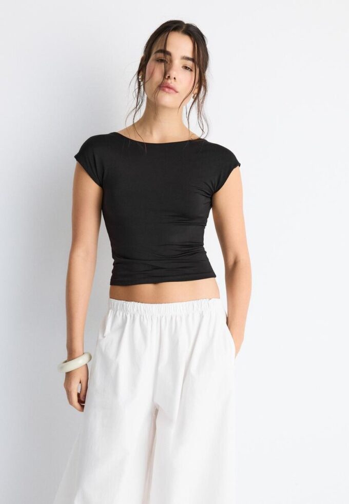 Tričko s otevřenými zády