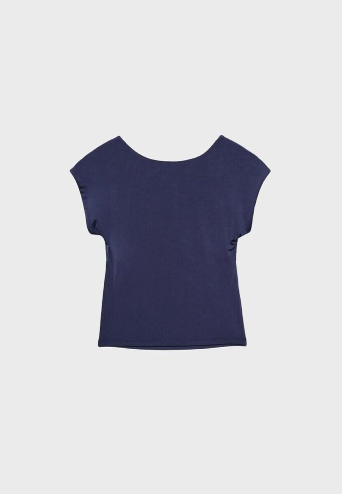 Tričko s otevřenými zády