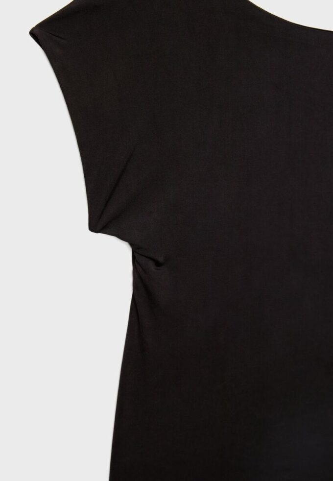 Tričko s otevřenými zády